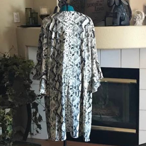 Avenue Python Dress - Picture 3 of 5